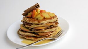 pancakes with apple and cinnamon