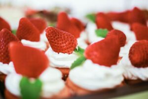 pancakes with strawberries and cream